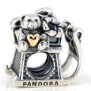 Pandora Sleigh Presents Gold heart charm